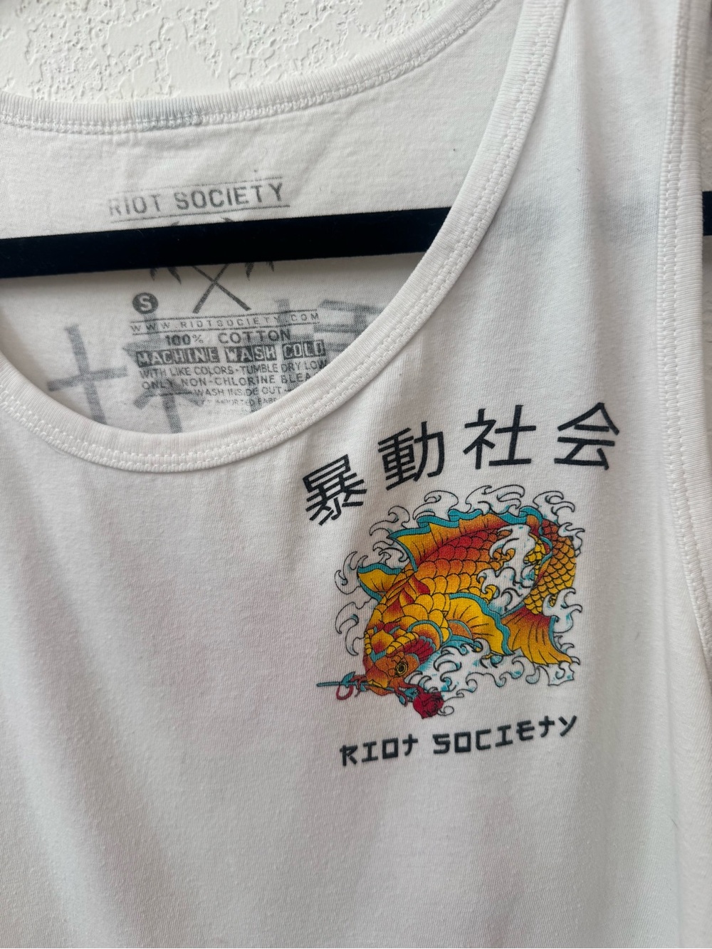 Men's Riot Society screen print Koi fish logo white sleevelesstank top - Picture 4 of 8